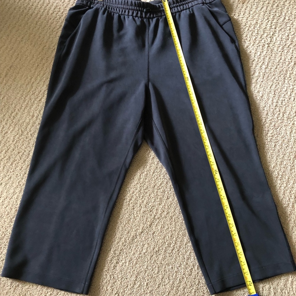 NWOT Lululemon Softstreme High Rise Straight Leg Cropped Pants